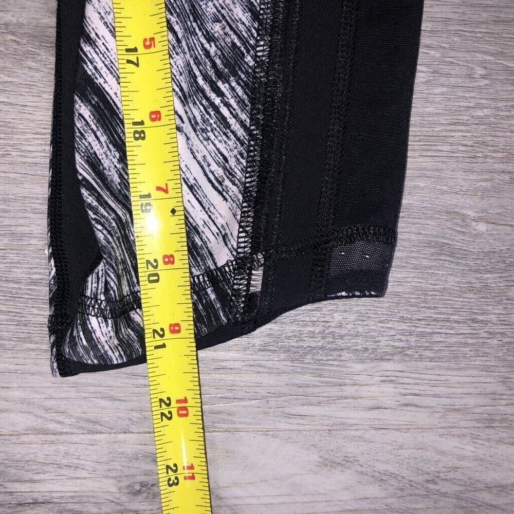 Lululemon Women’s Size 4 Hot To Street Crop Capri Black White Athletica Leggings - Picture 11 of 11